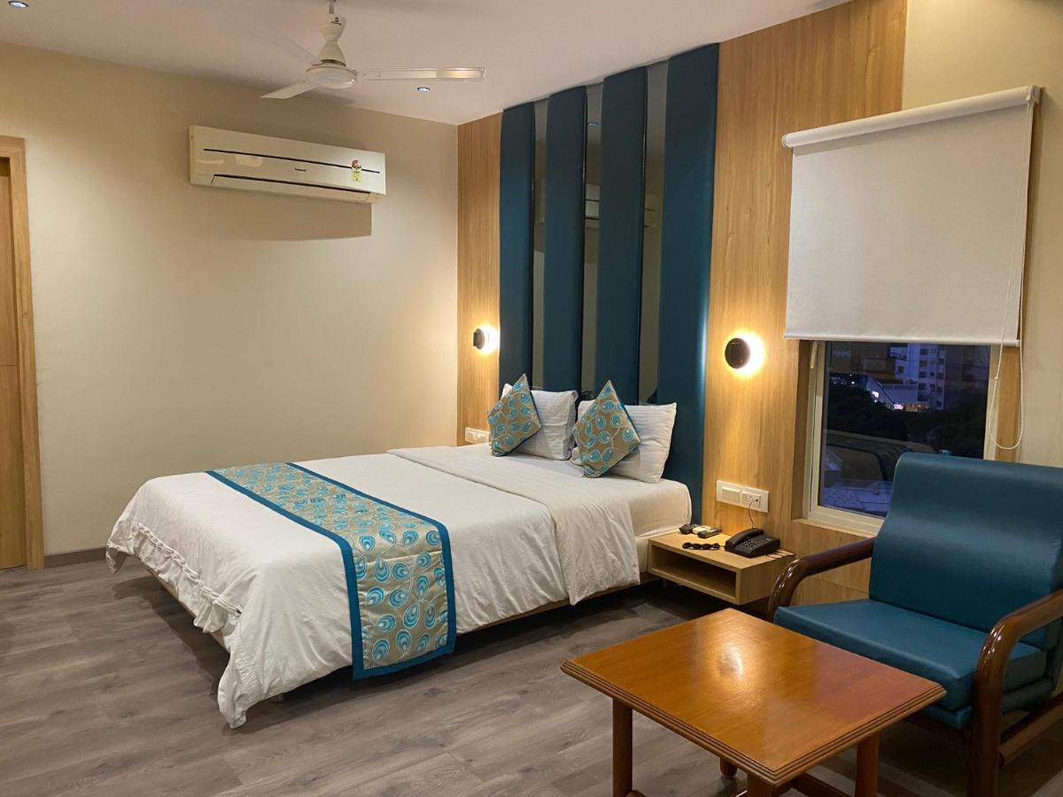 Hotel Apex International Вадодара Экстерьер фото