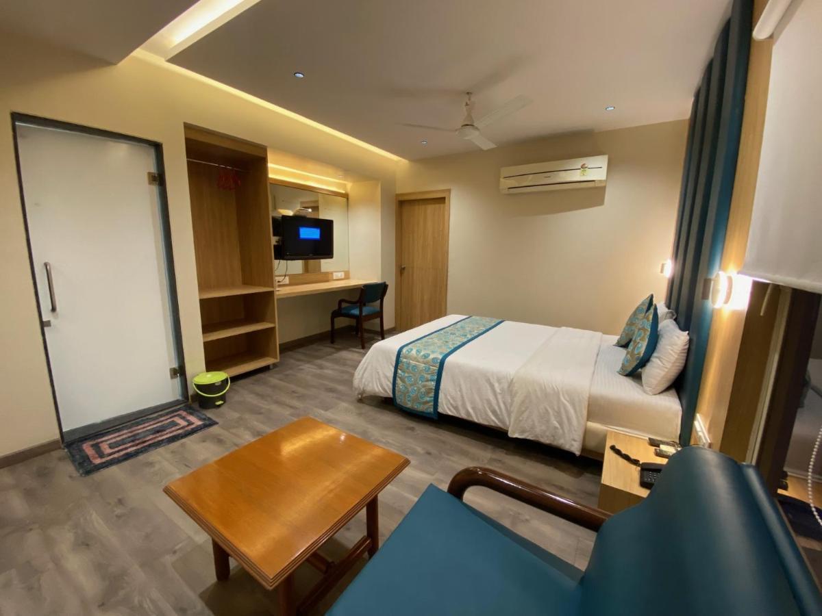 Hotel Apex International Вадодара Экстерьер фото