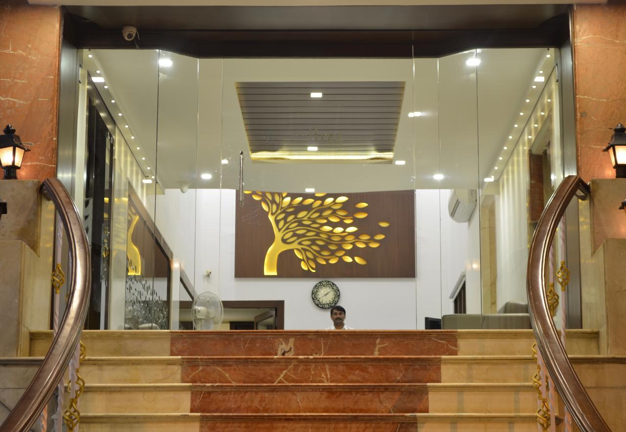 Hotel Apex International Вадодара Экстерьер фото